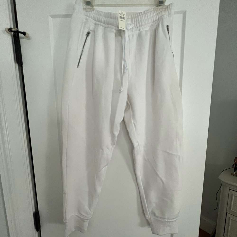 Tags still on- Aerie white joggers